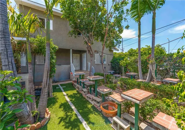 1st image of 736 W 41st Pl, Los Angeles, CA 90037 | MLS# DW26056549