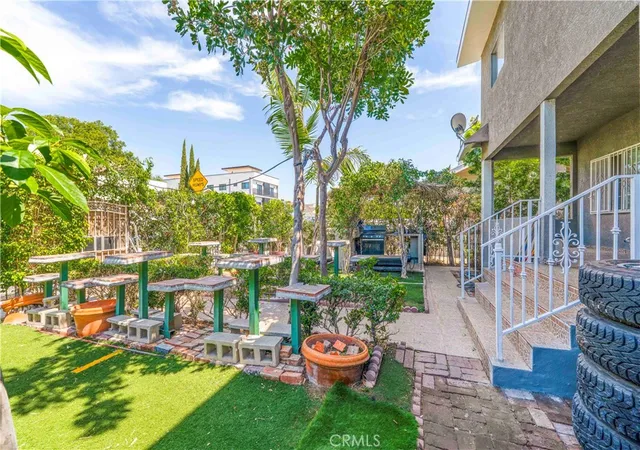 4th image of 736 W 41St Pl, Los Angeles, CA 90037 | MLS# DW26056549