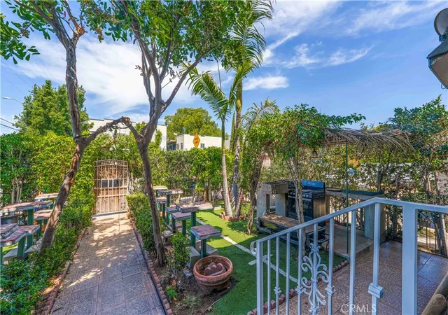 5th image of 736 W 41St Pl, Los Angeles, CA 90037 | MLS# DW26056549