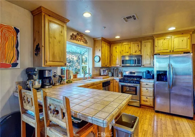 Photo 3 of Single family home for sale at 863 Grass Valley, Lake Arrowhead, CA 92352 | MLS# IG26056320 | Listing updated on 2026-09-30