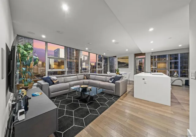 3rd image of 1388 Kettner Blvd #1706, San Diego, CA 92101 | MLS# 260006121SD
