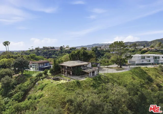 4th image of 11287 Chalon Rd, Los Angeles, CA 90049 | MLS# 26664935