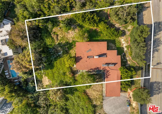 Photo 2 of Land for sale at 747 N Tigertail Rd, Los Angeles, CA 90049 | MLS# 26663895 | Listing updated on 2026-09-26