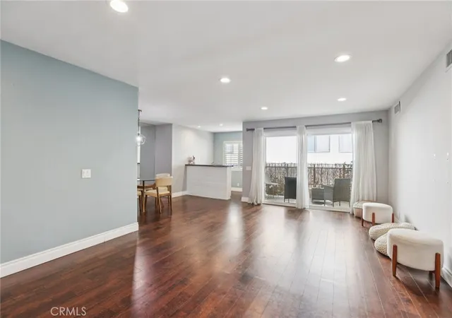 Listing Photo 4 - Condo for sale in building located at 1121 N Olive Dr, West Hollywood, CA 90069 - Unit #211