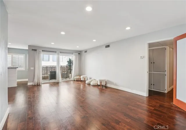 Listing Photo 5 - Condo for sale in building located at 1121 N Olive Dr, West Hollywood, CA 90069 - Unit #211