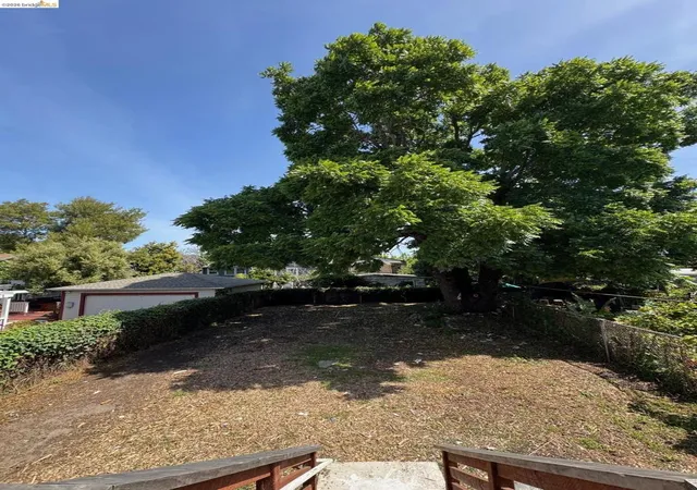 4th image of 1626 12Th St, Oakland, CA 94607 | MLS# 41127420