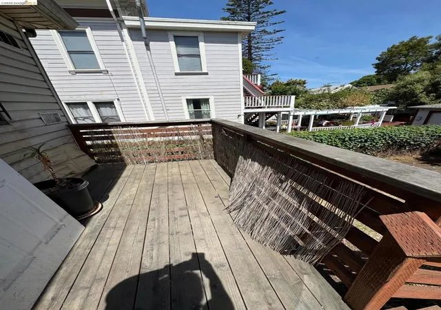 5th image of 1626 12Th St, Oakland, CA 94607 | MLS# 41127420