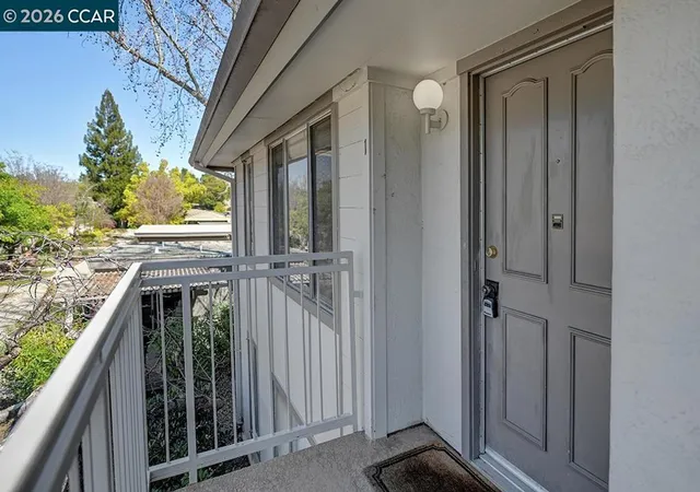 Listing Photo 4 - Condo for sale in building located at 1312 Skycrest Dr, Walnut Creek, CA 94595 - Unit #1