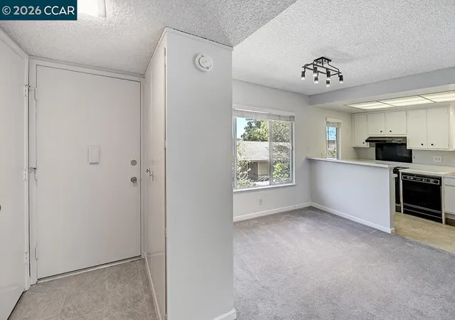 Listing Photo 5 - Condo for sale in building located at 1312 Skycrest Dr, Walnut Creek, CA 94595 - Unit #1