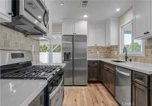 3rd image of 7909 Aldea Ave, Lake Balboa, CA 91406 | MLS# SR26057806