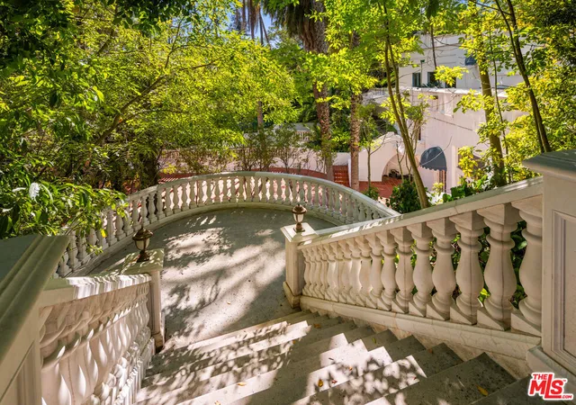 4th image of 1196 Brooklawn Dr, Los Angeles, CA 90077 | MLS# 26665171