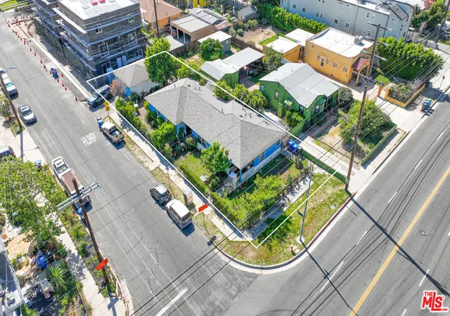 1st image of 11202 Oxnard St, North Hollywood, CA 91606 | MLS# 26665193