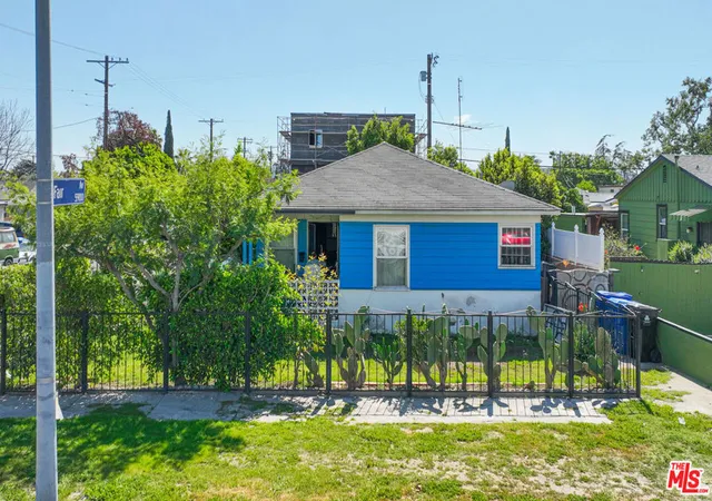 2nd image of 11202 Oxnard St, North Hollywood, CA 91606 | MLS# 26665193