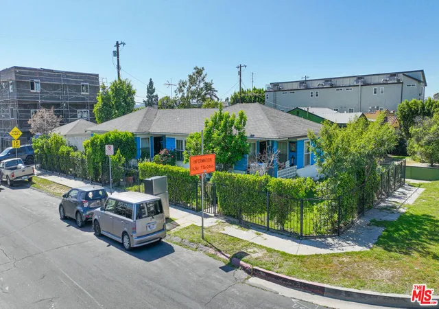 3rd image of 11202 Oxnard St, North Hollywood, CA 91606 | MLS# 26665193