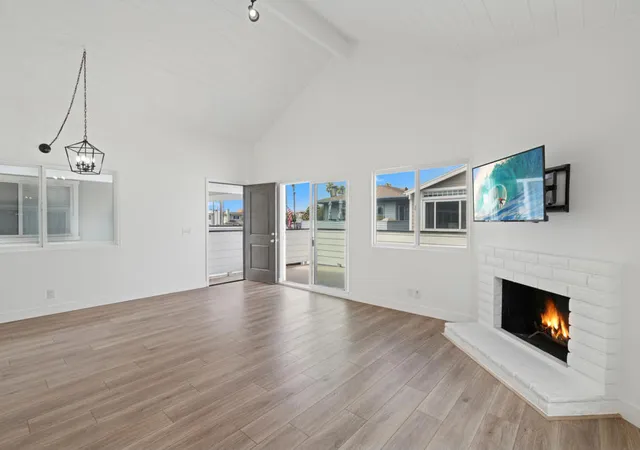 Photo 3 of Multi family home for sale at 204 David Dr, Newport Beach, CA 92663 | MLS# 219144943DA | Listing updated on 2026-09-30