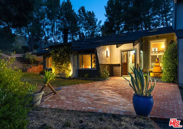 Homes for sale in Calabasas, CA | 2171 Mckain St, Calabasas, CA 91302 | MLS# 26662939