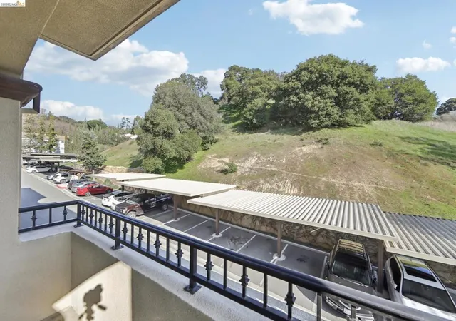 Listing Photo 2 - Condo for sale in building located at 720 Shell Ave, Martinez, CA 94553 - Unit #