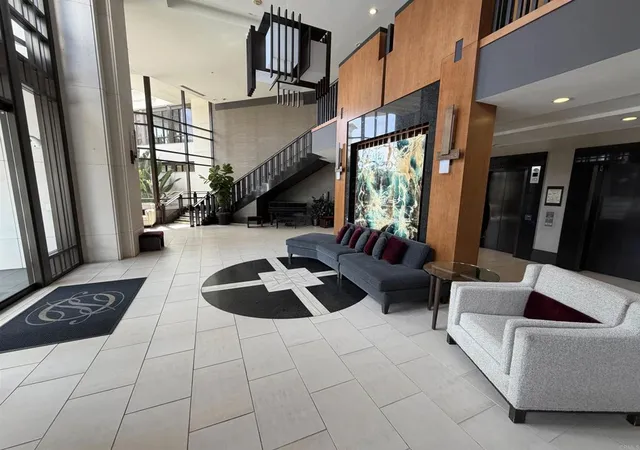 2nd image of 700 W Harbor Dr, San Diego, CA 92101
