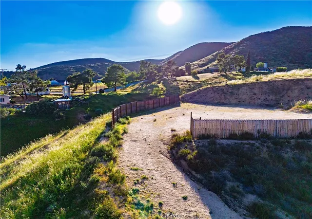 Homes for sale in Agua Dulce, CA | 1 Erin Wy, Agua Dulce, CA 91390 | MLS# CV26057466