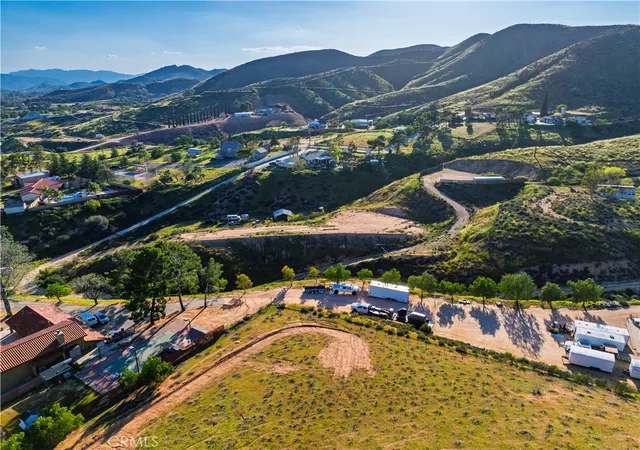 Homes for sale in Agua Dulce, CA | 1 Erin Wy, Agua Dulce, CA 91390 | MLS# CV26057466