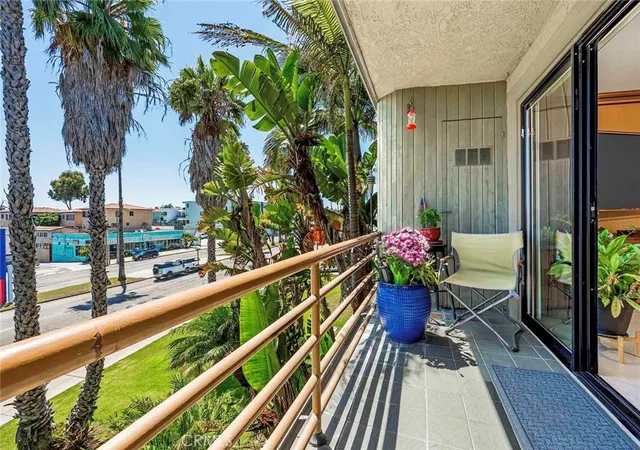 2nd image of 3811 E Livingston Dr, Long Beach, CA 90803