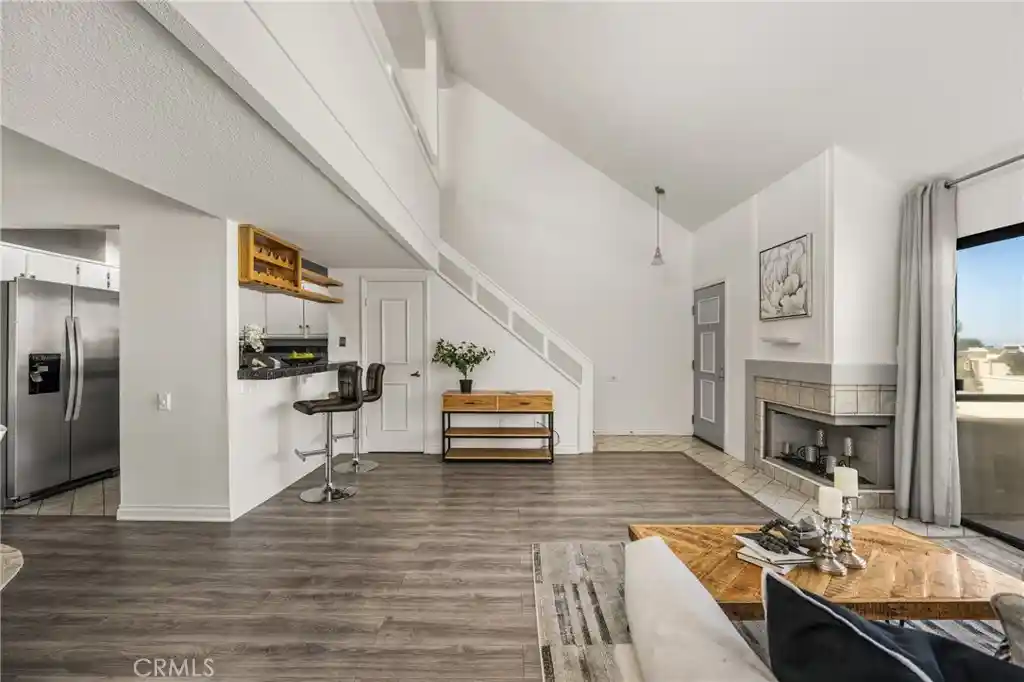Listing Photo 1 - Condo for sale in 25712 Le Parc located at 25712 Le Parc, Lake Forest, CA 92630 - Unit #56