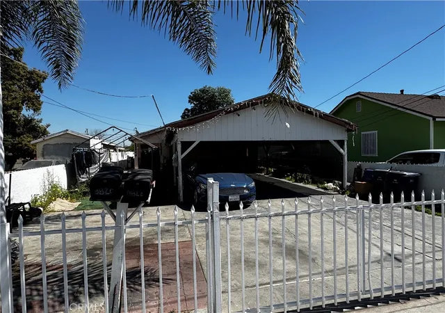 2nd image of 8820 Beach, Los Angeles, CA 90002 | MLS# DW26059369