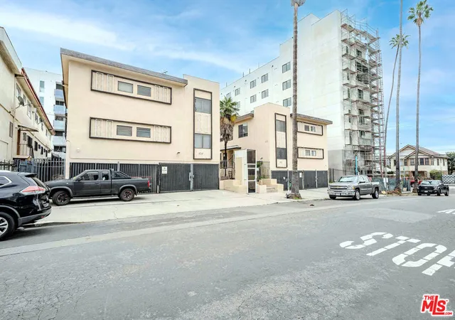 42nd image of 932 Fedora St, Los Angeles, CA 90006 | MLS# 26666385