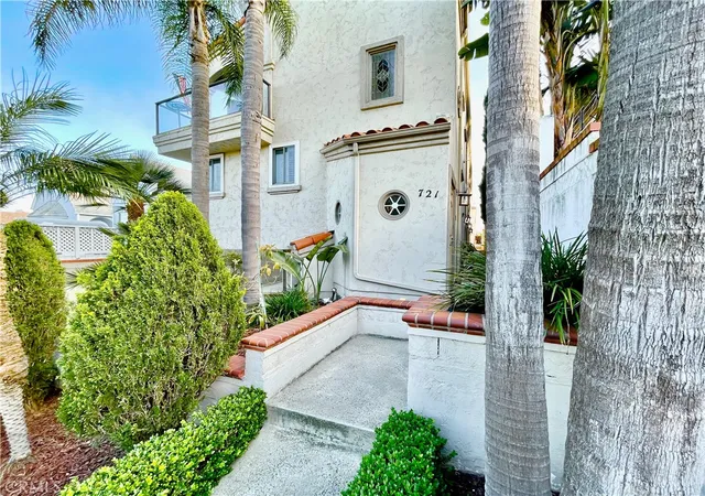 Homes for sale in San Pedro, CA | 721 W 27th #1, San Pedro, CA 90731 | MLS# SB26058504