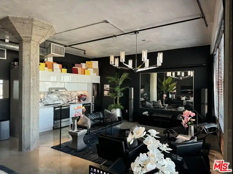 Listing Photo 1 - Condo for sale in 315 E 8Th St located at 315 E 8Th St, Los Angeles, CA 90014 - Unit #1105