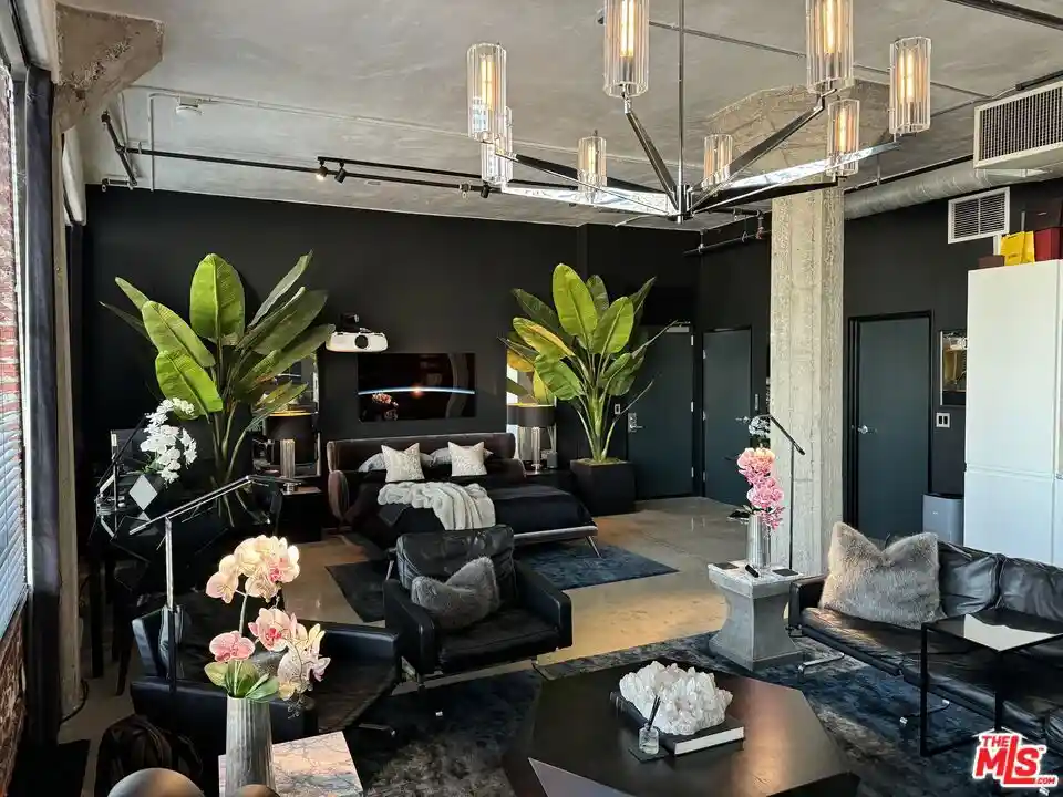 Listing Photo 2 - Condo for sale in 315 E 8Th St located at 315 E 8Th St, Los Angeles, CA 90014 - Unit #1105