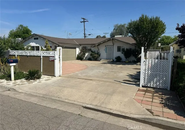 image of 322 N Dayton, Tulare, CA 93274 | MLS# MB26059805