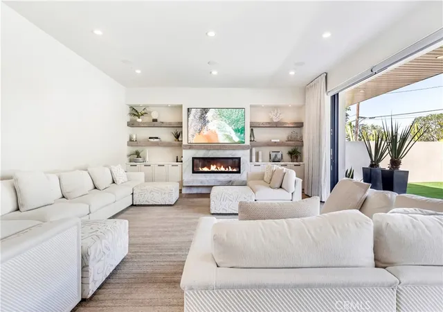 4th image of 660 Kings Rd, Newport Beach, CA 92663 | MLS# LG26057879