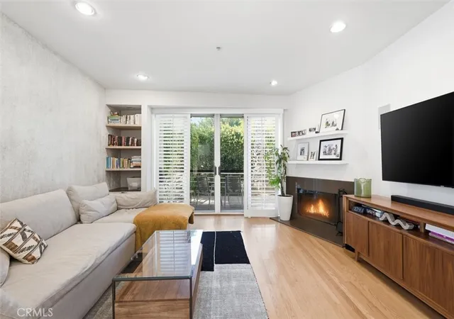 Homes for sale in Santa Monica, CA | 943 14th St #101, Santa Monica, CA 90403 | MLS# SB26059539
