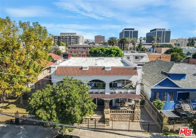 1st image of 1651 W 11th Pl, Los Angeles, CA 90015 | MLS# 26666377