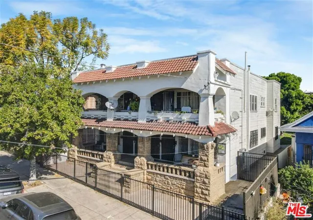 2nd image of 1651 W 11th Pl, Los Angeles, CA 90015 | MLS# 26666377