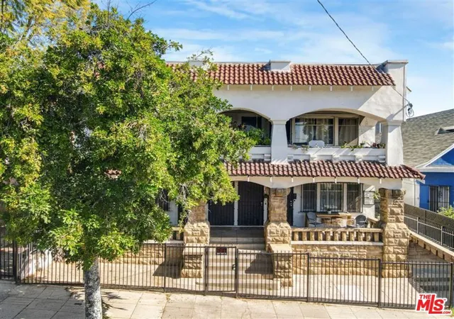 3rd image of 1651 W 11Th Pl, Los Angeles, CA 90015 | MLS# 26666377