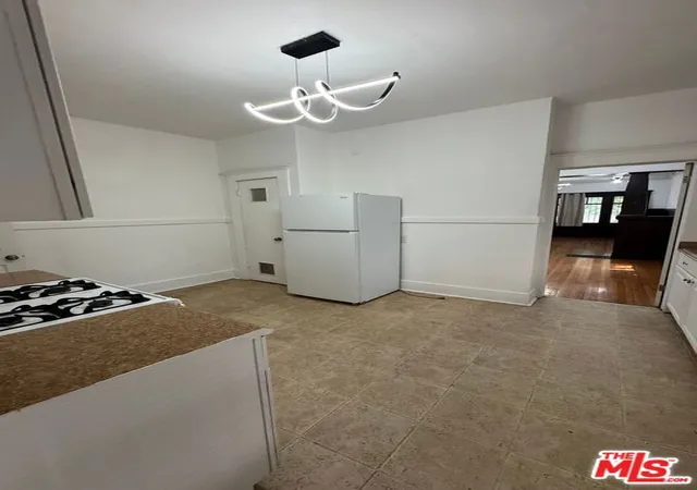4th image of 1651 W 11Th Pl, Los Angeles, CA 90015 | MLS# 26666377