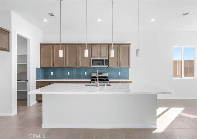 4th image of 6318 Rainy Pass, Hesperia, CA 92345 | MLS# IG26058910