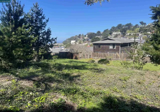 Photo 3 of Sale Pending at 490 Clarendon Rd, Pacifica, CA 94044 | MLS# 41127761 | Listing updated on 2026-09-30