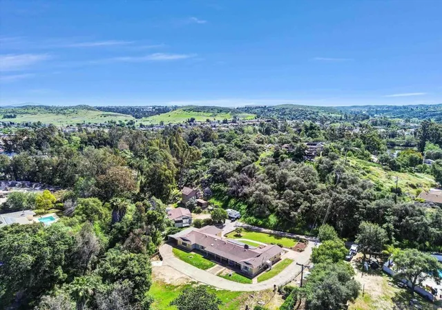 4th image of 12811 Beeler Creek Trl, Poway, CA 92064 | MLS# 260006479SD