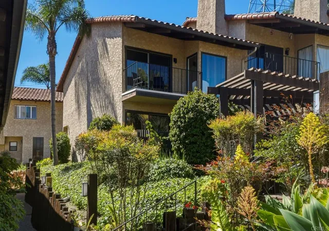 Homes for sale in Carlsbad, CA | 1915 Estrella De Mar Ct #C, Carlsbad, CA 92009 | MLS# NDP2602609