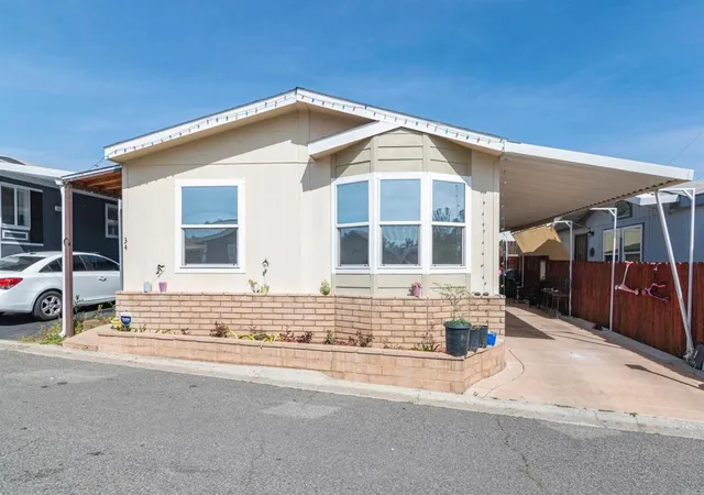 Homes for sale in Fallbrook, CA | 1638 Calavo Rd #34, Fallbrook, CA 92028 | MLS# NDP2602625