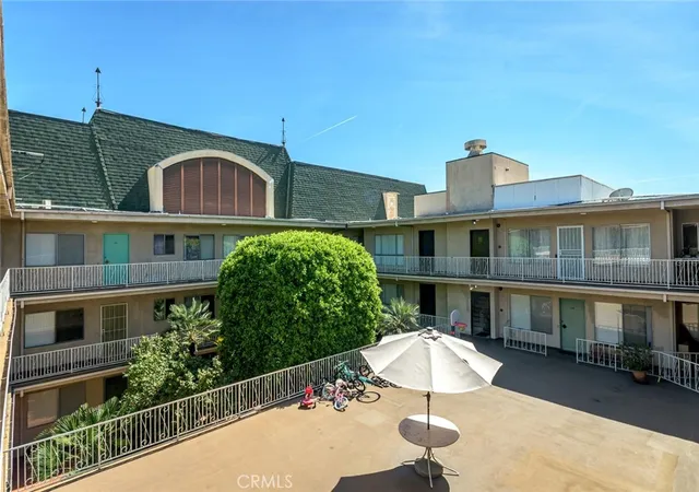 2nd image of 215 N Kenwood St, Glendale, CA 91206