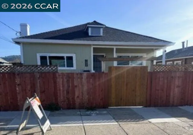 1st image of 7000 Lockwood St, Oakland, CA 94621 | MLS# 41127851