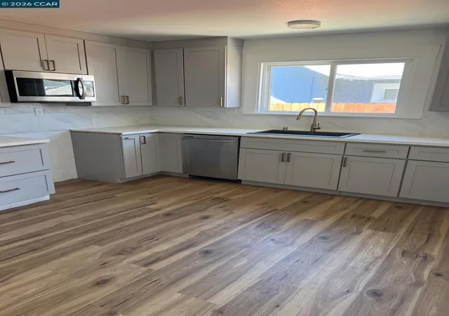 Photo 3 of Single family home for sale at 7000 Lockwood St, Oakland, CA 94621 | MLS# 41127851 | Listing updated on 2026-09-29
