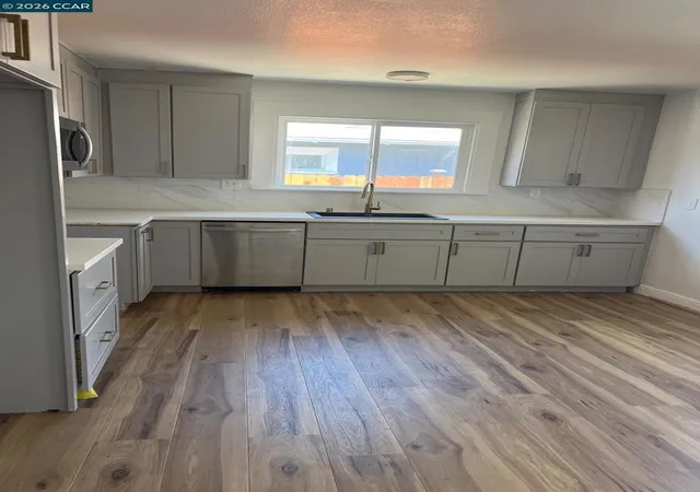 Photo 4 of Single family home for sale at 7000 Lockwood St, Oakland, CA 94621 | MLS# 41127851 | Listing updated on 2026-09-29