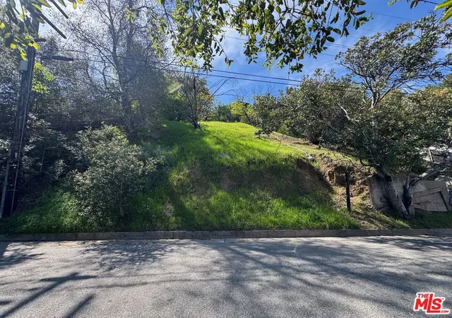 5th image of 1127 Oneonta Dr, Los Angeles, CA 90065 | MLS# 26667225