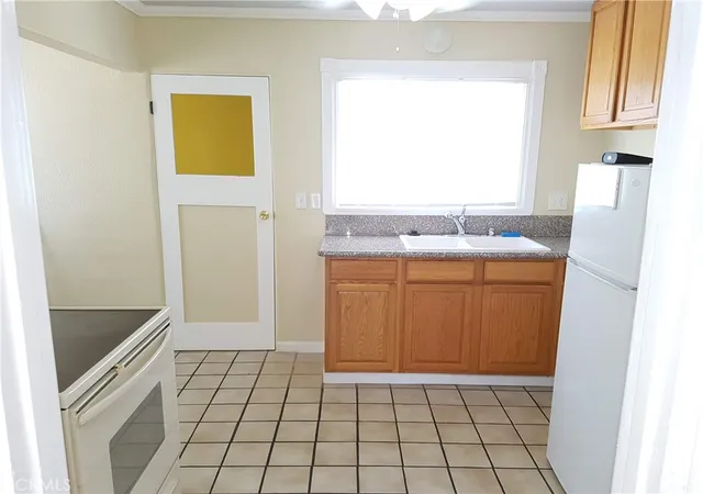 2nd image of 1215 Brockton Ave, Barstow, CA 92311