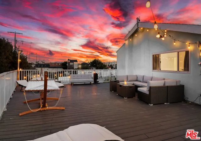 1st image of 3115 Strongs Dr, Venice, CA 90292 | MLS# 26667257